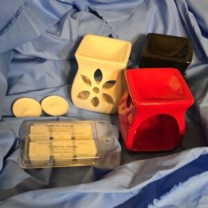 Ceramic Wax Melt Burners Set in Red, Black, and Cream